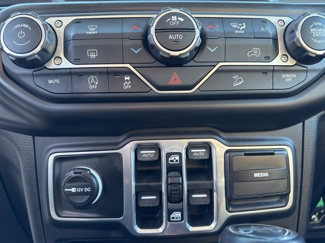 Used 2018 Jeep Wrangler Unlimited Sahara image 19