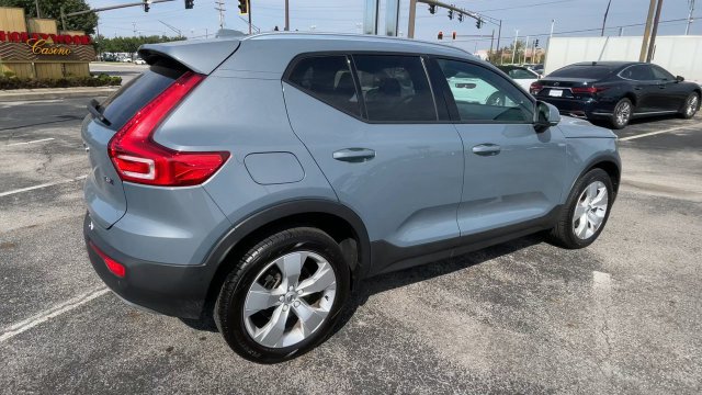 Used 2021 Volvo XC40 T5 Momentum AWD/4WD image 2