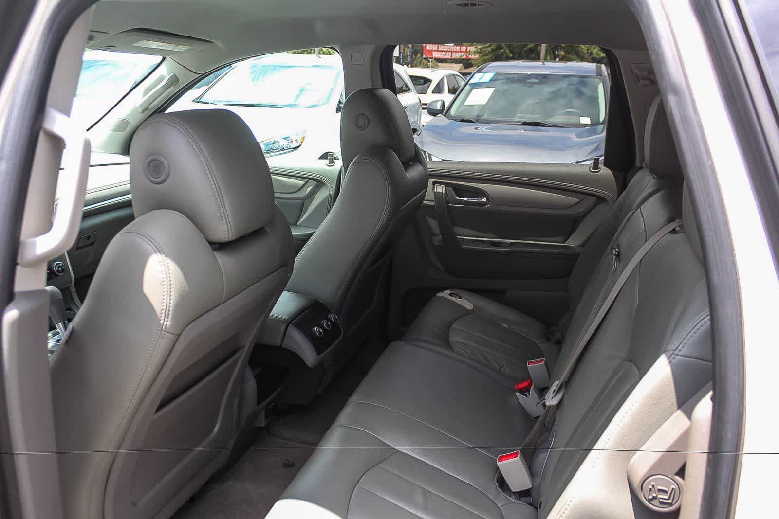 Used 2015 Chevrolet Traverse LS FWD image 23