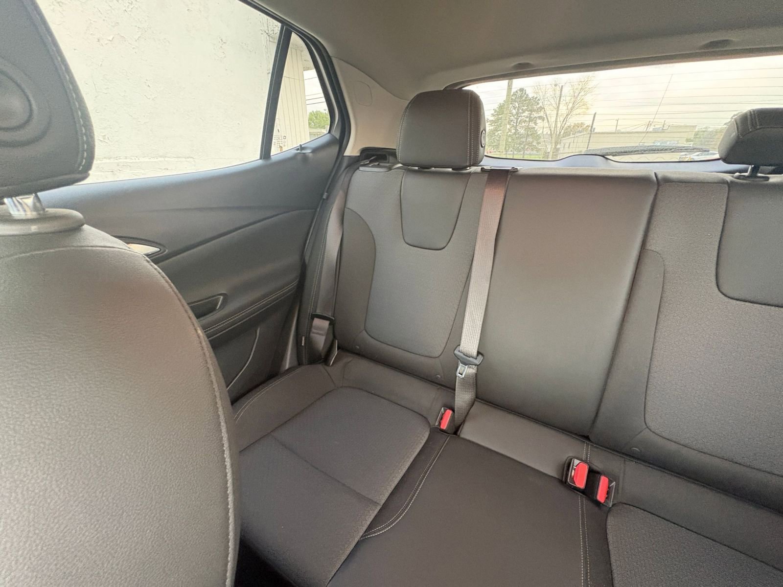 Used 2025 Buick Encore GX Preferred image 38