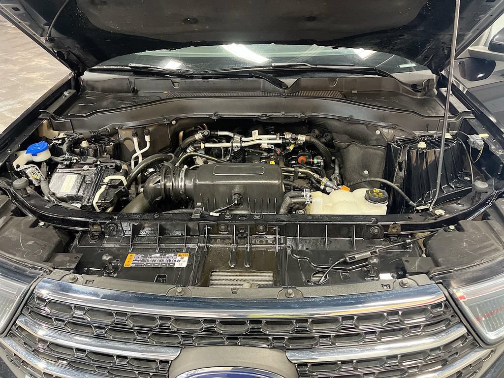 Used 2023 Ford Explorer XLT w/ Equipment Group 202A AWD/4WD image 31