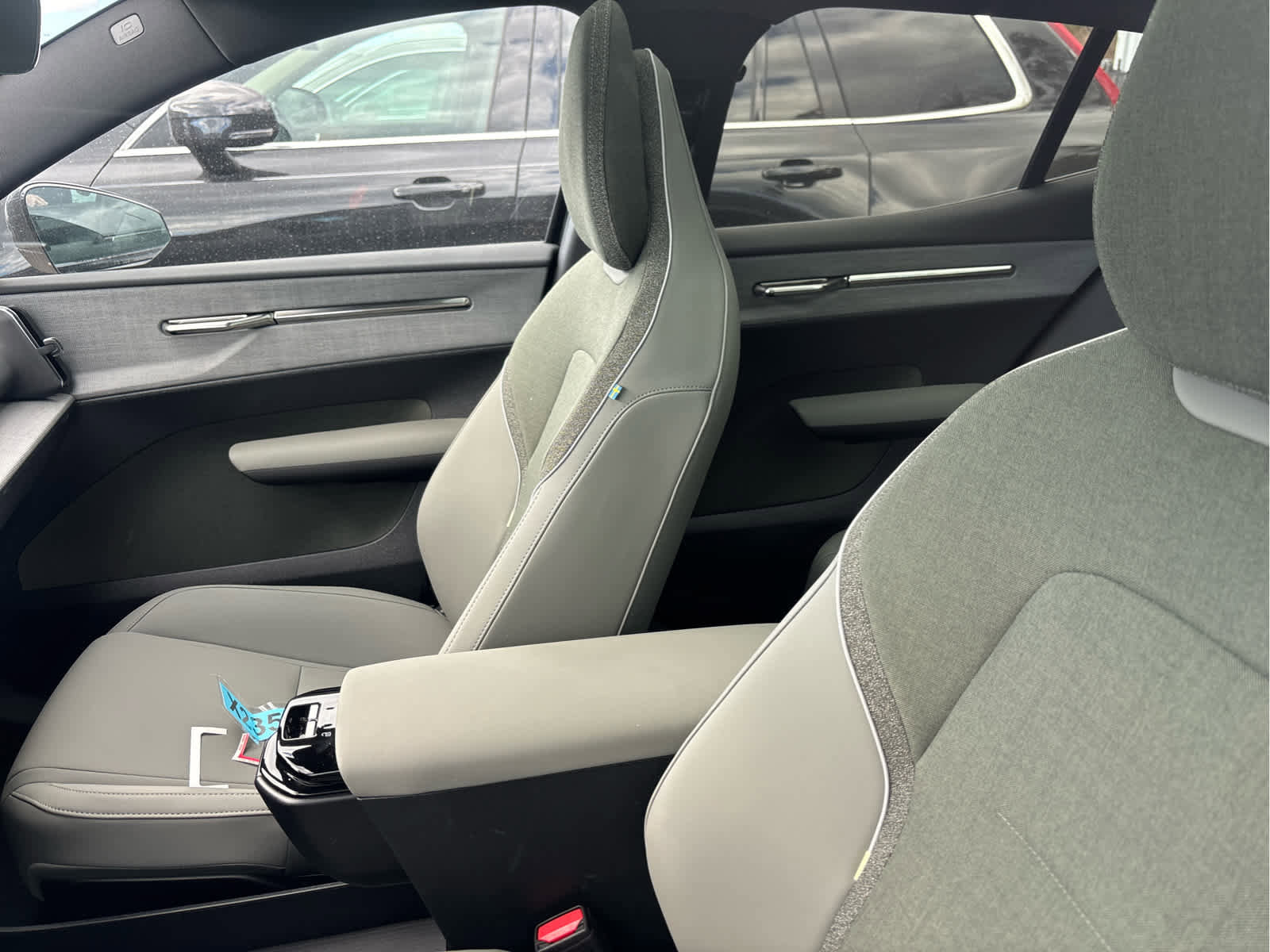 Used 2025 Volvo EX30 Plus image 2