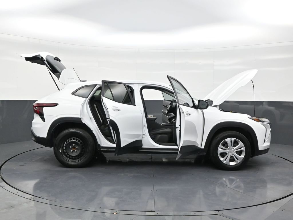 Used 2025 Chevrolet Trax LS FWD image 29