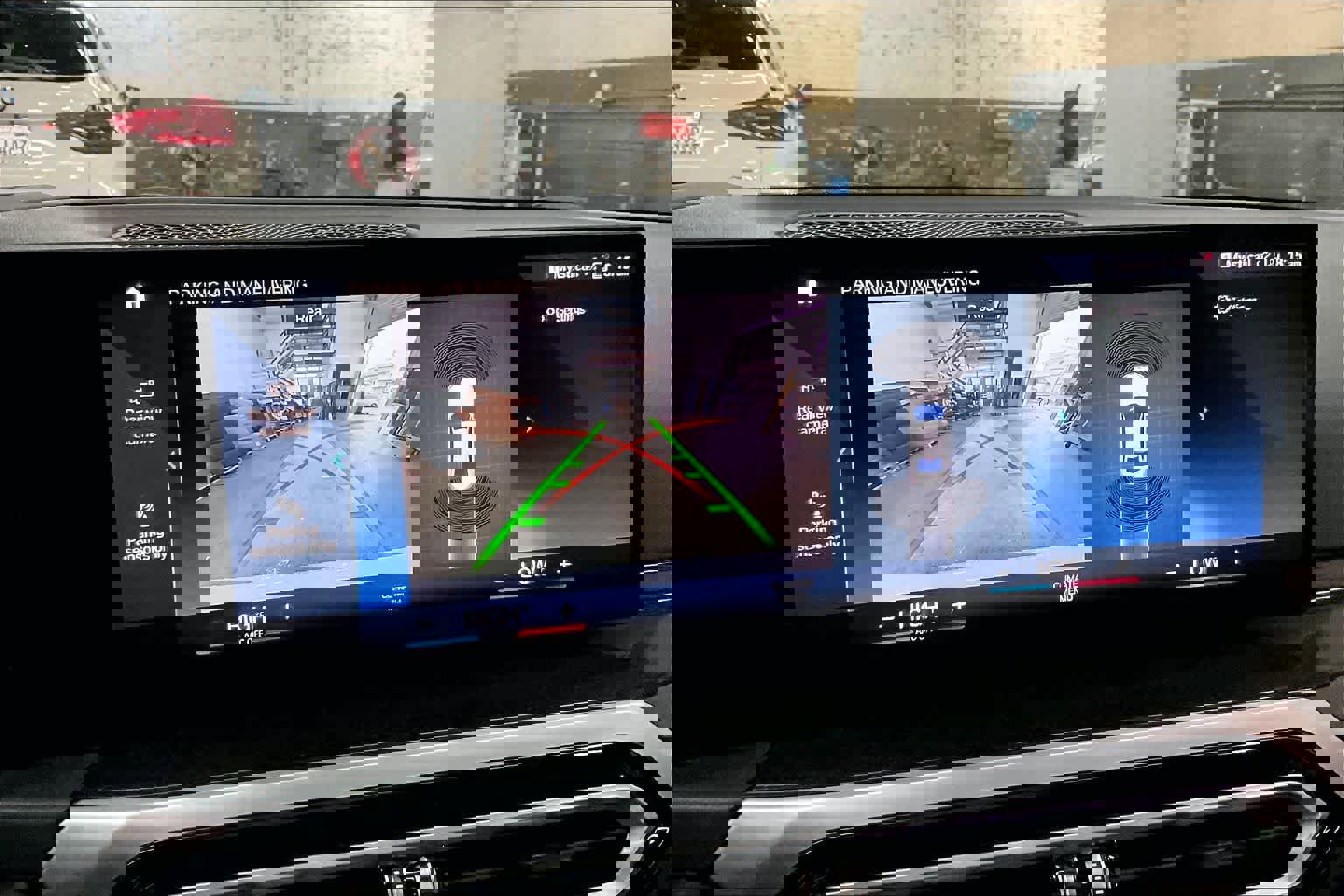 Used 2023 BMW 330i Sedan w/ Premium Package image 23