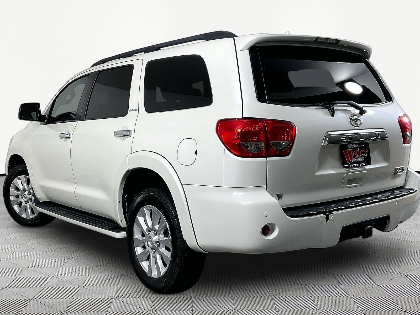 Used 2017 Toyota Sequoia Platinum RWD image 4