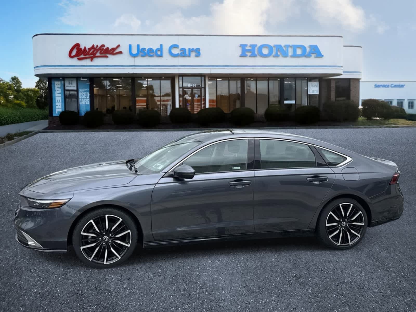 Used 2023 Honda Accord Touring image 2