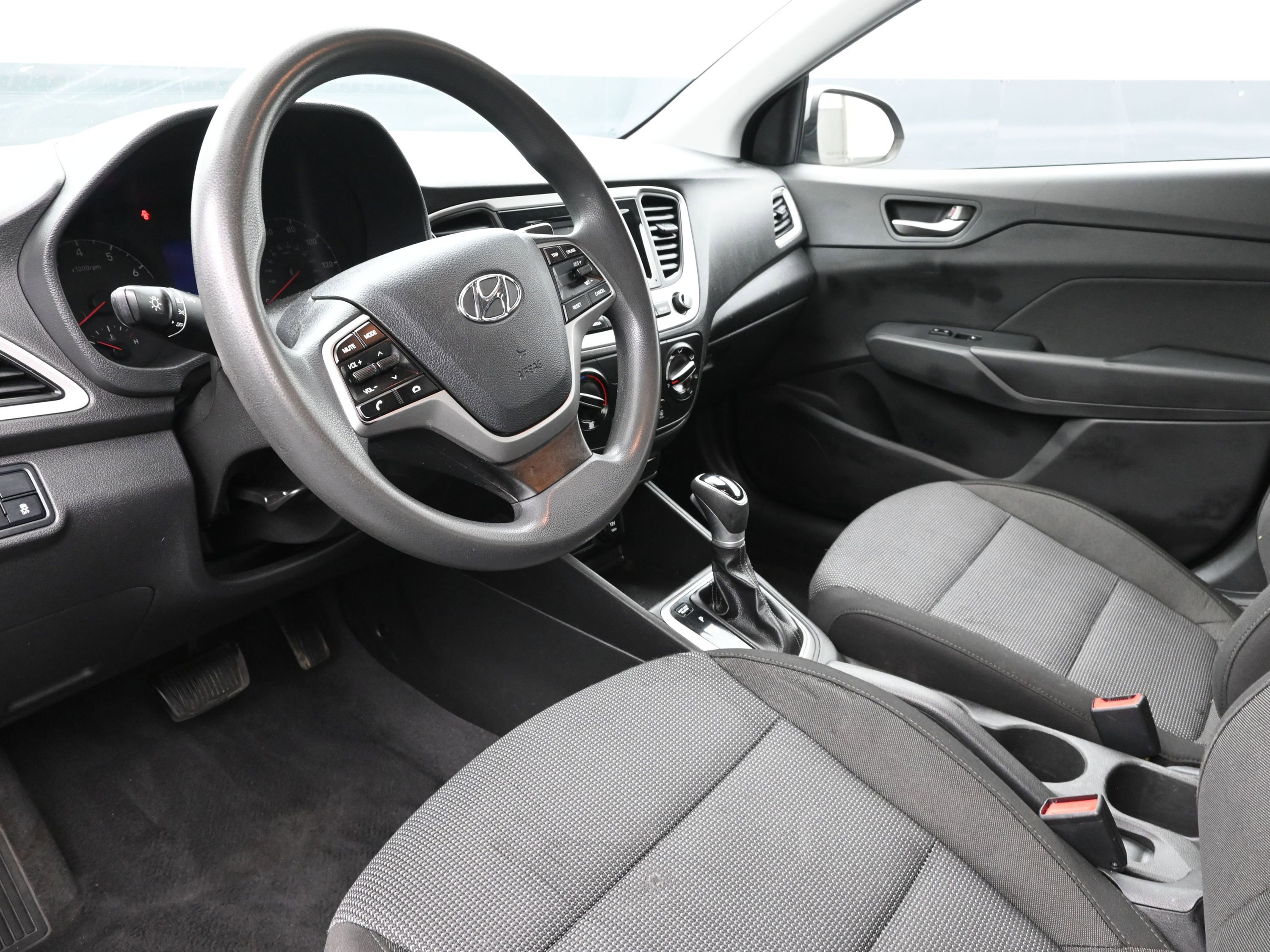 Certified 2022 Hyundai Accent SE image 10