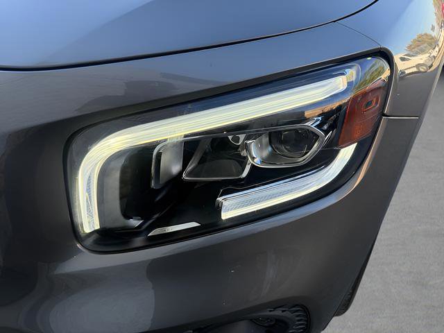Used 2022 Mercedes-Benz GLB 250 4MATIC w/ Premium Package Lite image 30