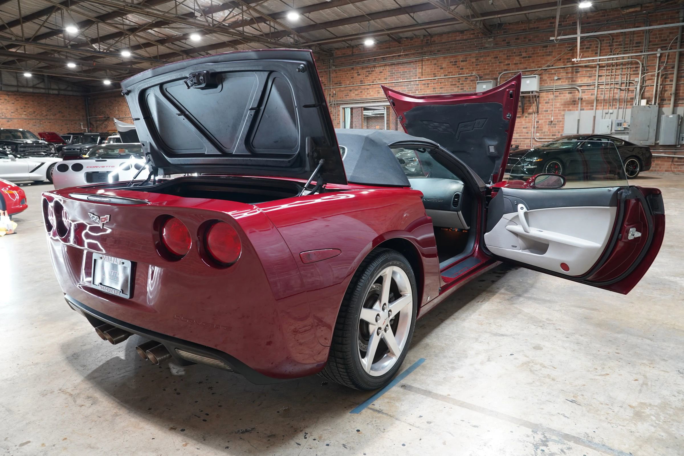 Used 2006 Chevrolet Corvette Coupe w/ Preferred Equipment Group RWD image 28