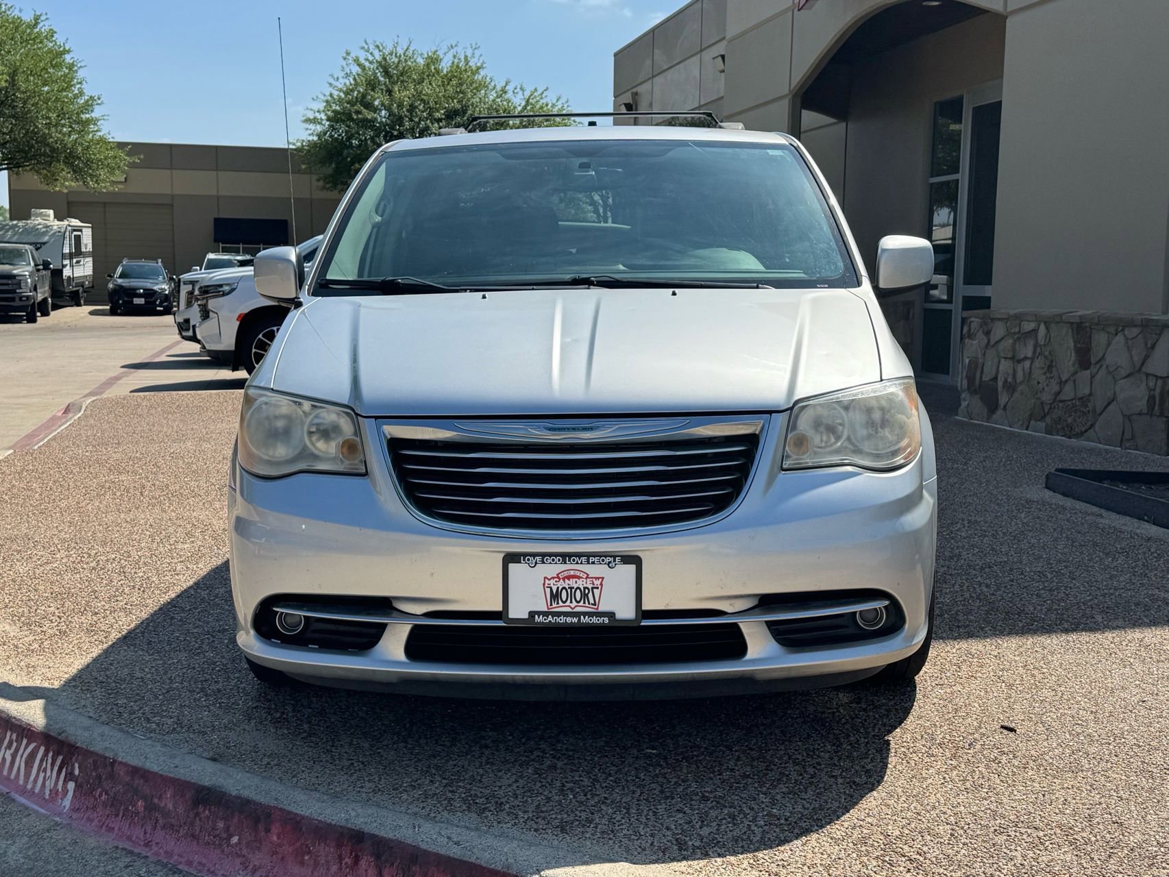 Used 2012 Chrysler Town & Country Touring w/ Entertainment Group #1 FWD image 5