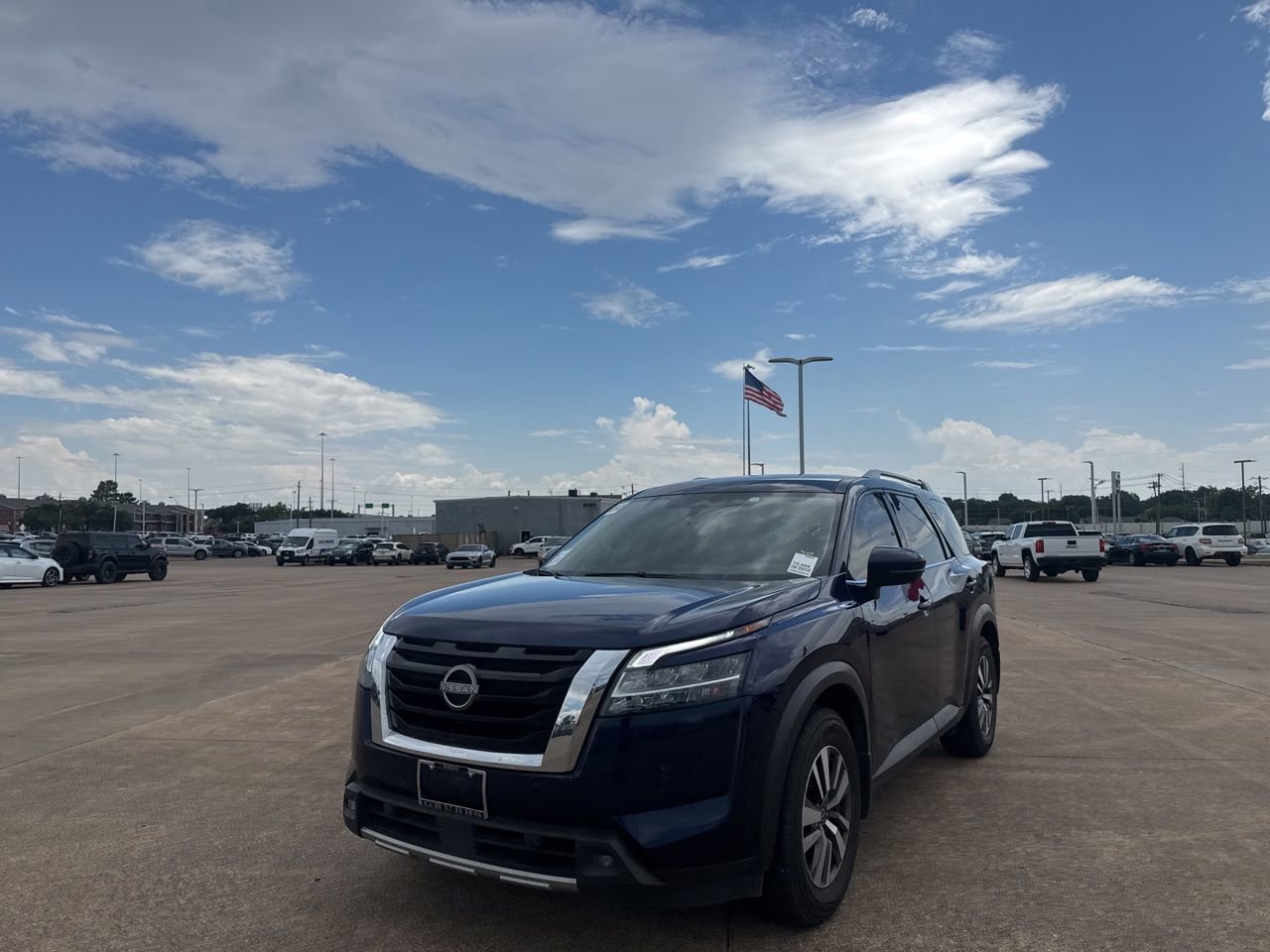 Certified 2022 Nissan Pathfinder SL w/ Lighting Package (N92) FWD image 7