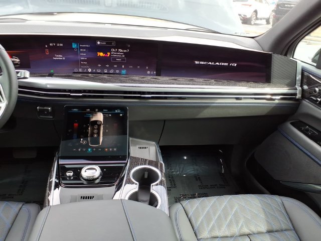 Certified 2026 Cadillac Escalade IQ Sport 1 w/ LPO, Floor Liner Package AWD/4WD image 17