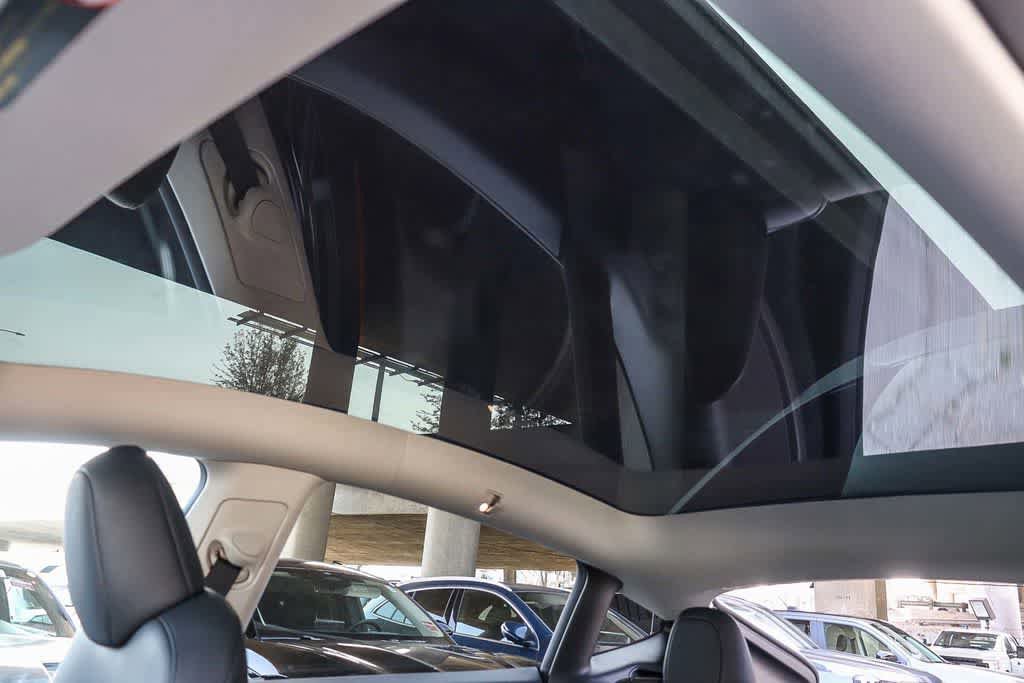 Used 2024 Tesla Model Y 2WD image 25