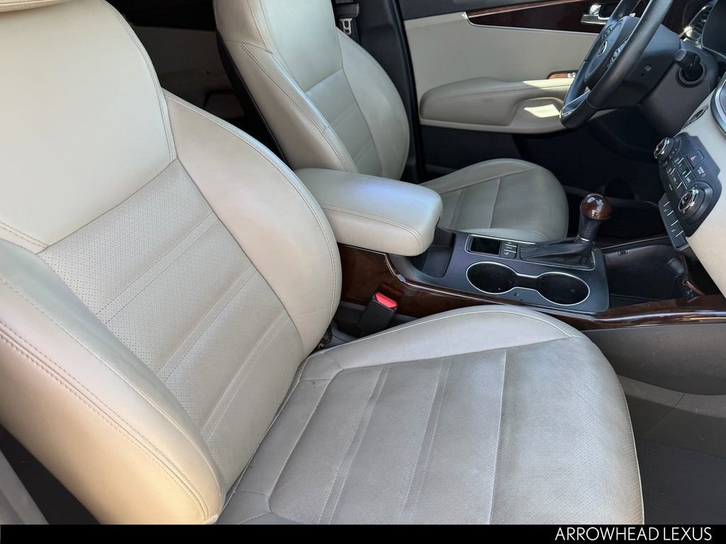 Used 2017 Kia Sorento EX image 11