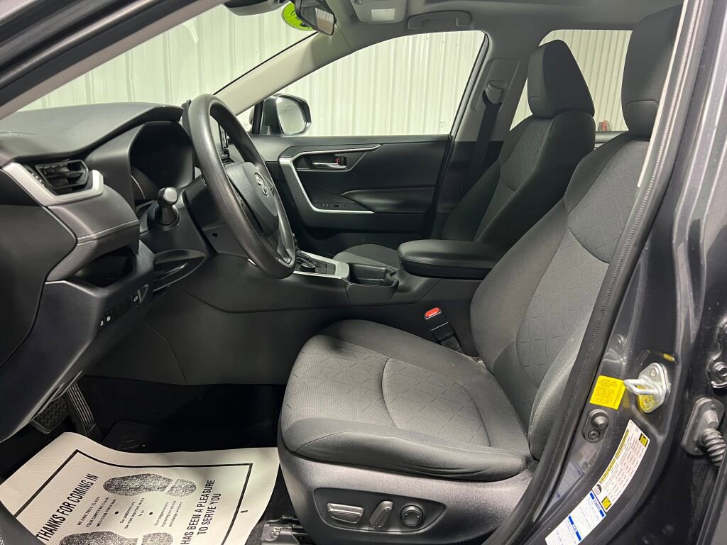 Used 2020 Toyota RAV4 XLE w/ Convenience Package image 5