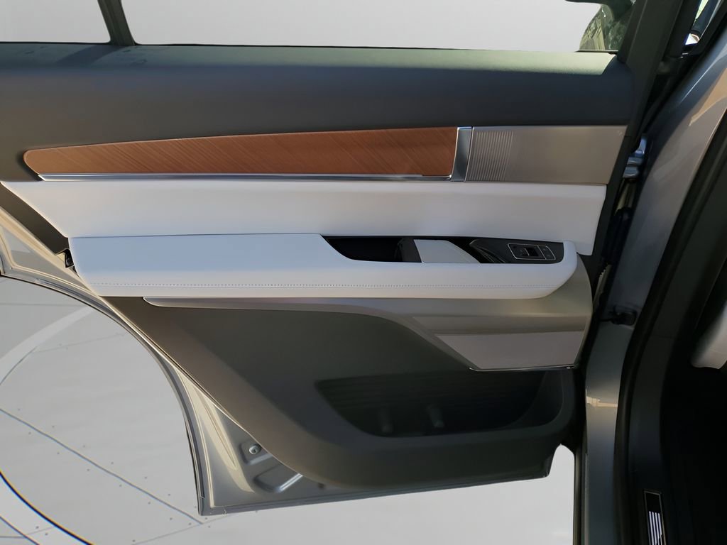 New 2026 Cadillac Vistiq Luxury w/ LPO, Floor Liner Package image 17