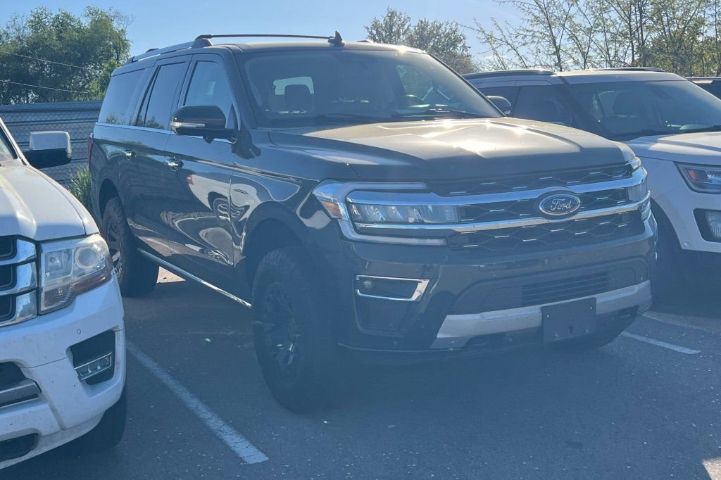 Used 2022 Ford Expedition Max Limited AWD/4WD image 2