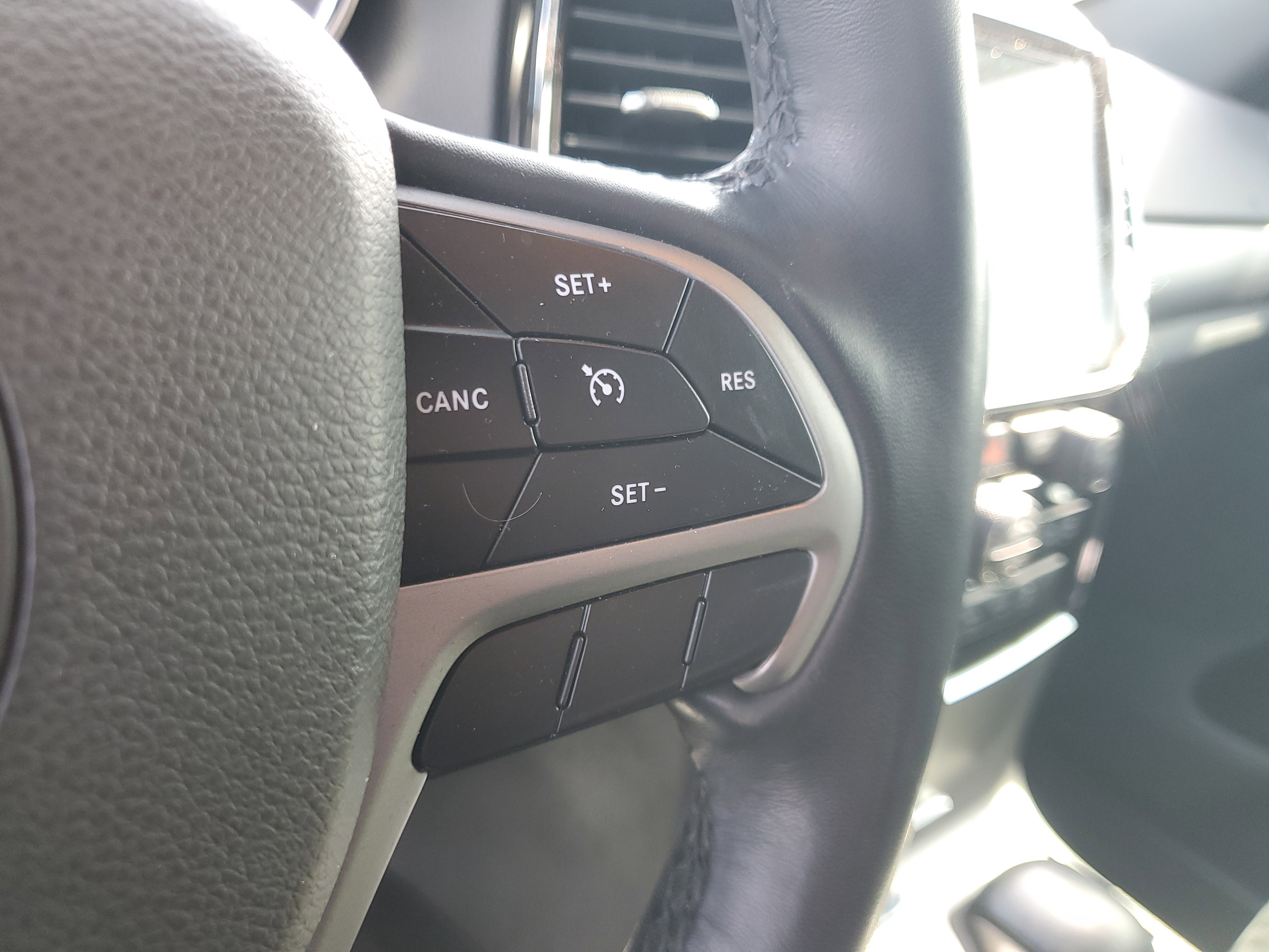 Used 2022 Jeep Grand Cherokee Laredo X image 21