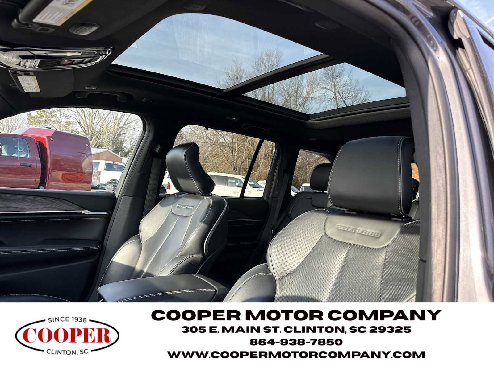 Used 2022 Jeep Grand Cherokee Overland w/ Advanced Protech Group III image 29