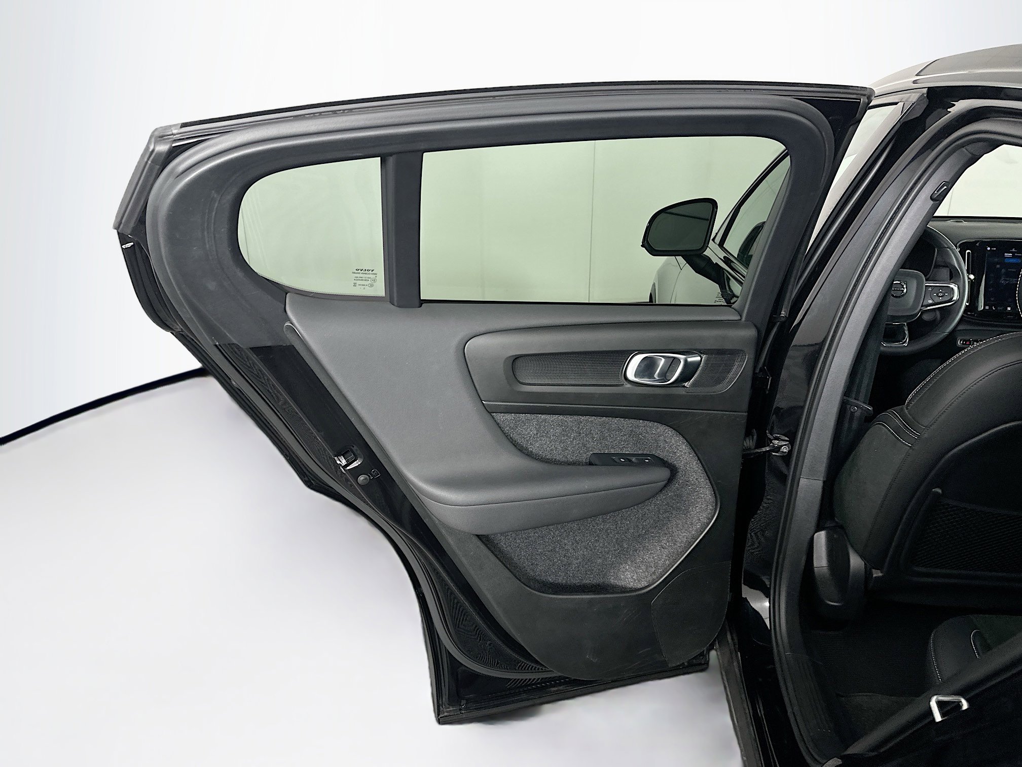 Used 2023 Volvo C40 P8 Recharge Plus AWD/4WD image 24