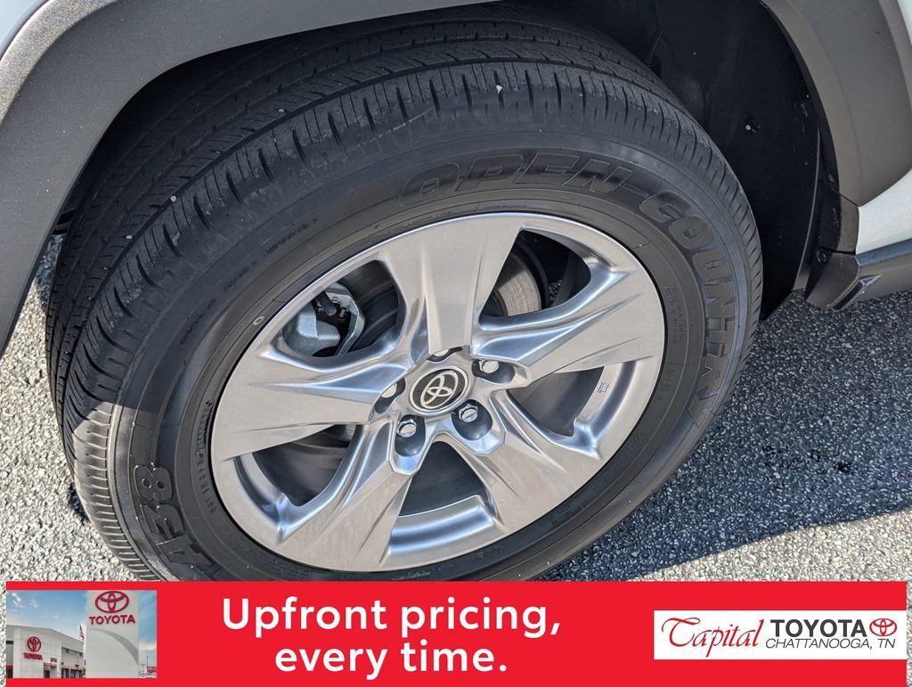 Used 2025 Toyota RAV4 XLE AWD/4WD image 9