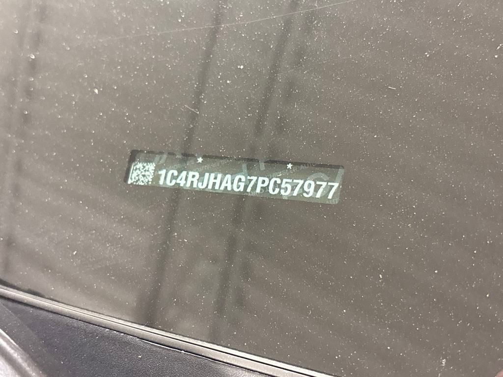 Used 2023 Jeep Grand Cherokee Altitude image 40