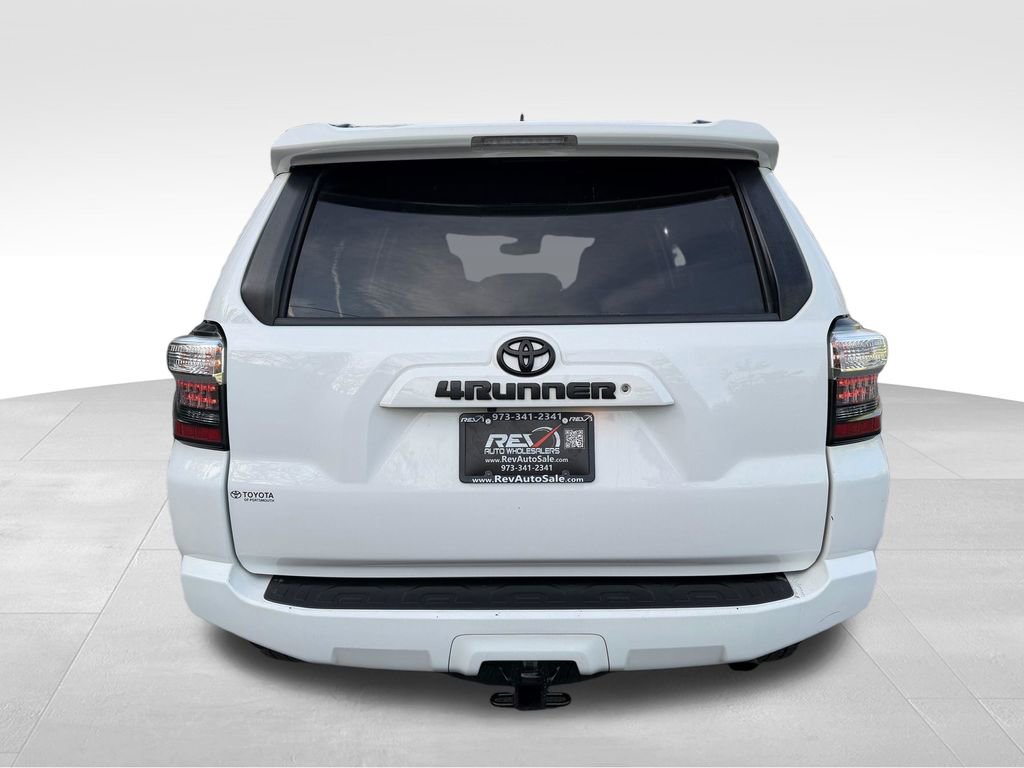 Used 2020 Toyota 4Runner SR5 AWD/4WD image 5