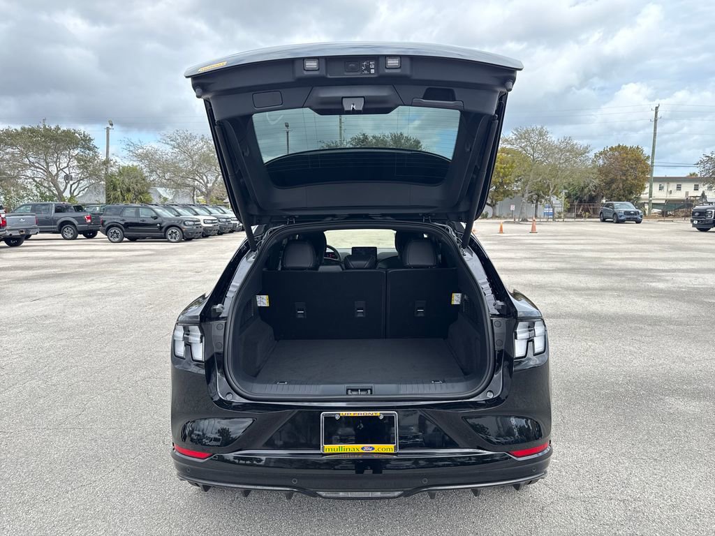 Certified 2025 Ford Mustang Mach-E GT image 28