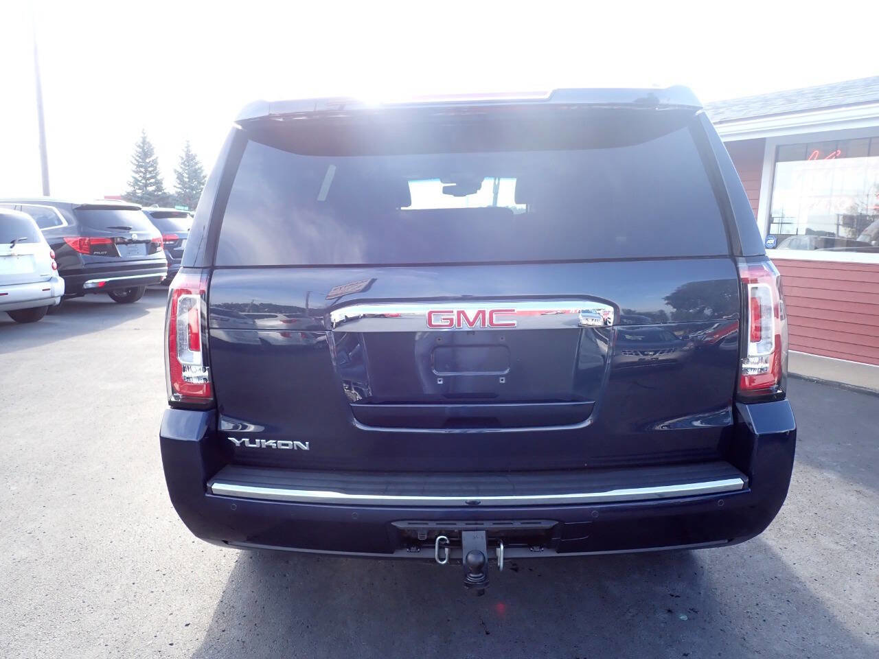Used 2017 GMC Yukon Denali image 5