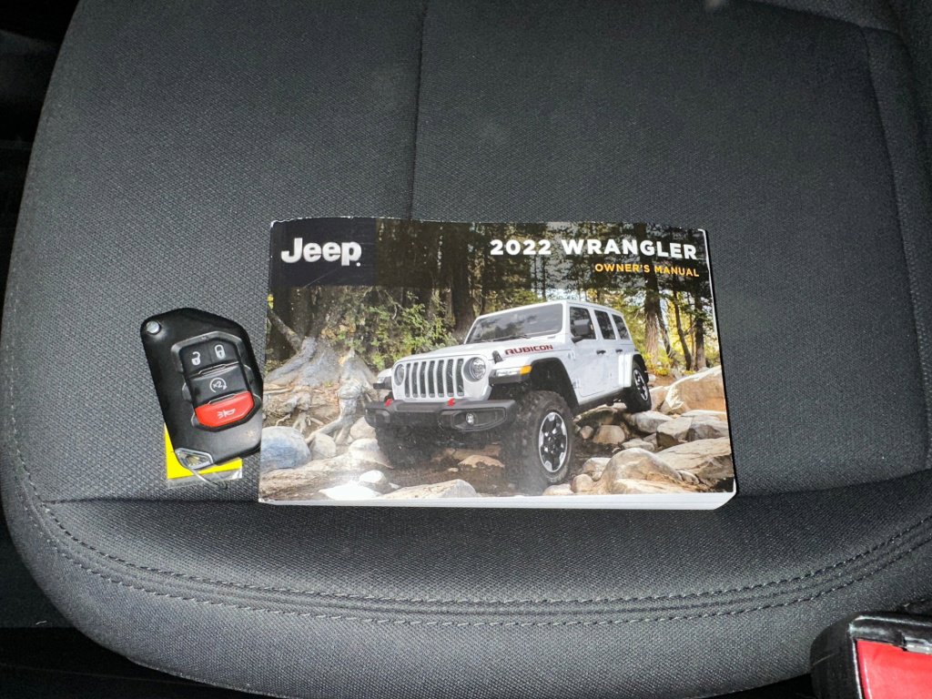 Used 2022 Jeep Wrangler Unlimited Sahara image 13