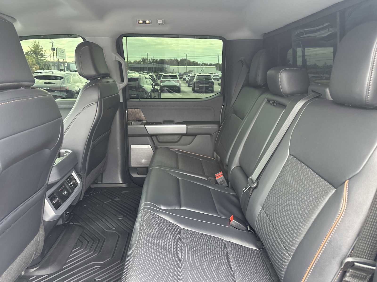 Used 2025 Ford F350 Lariat image 30