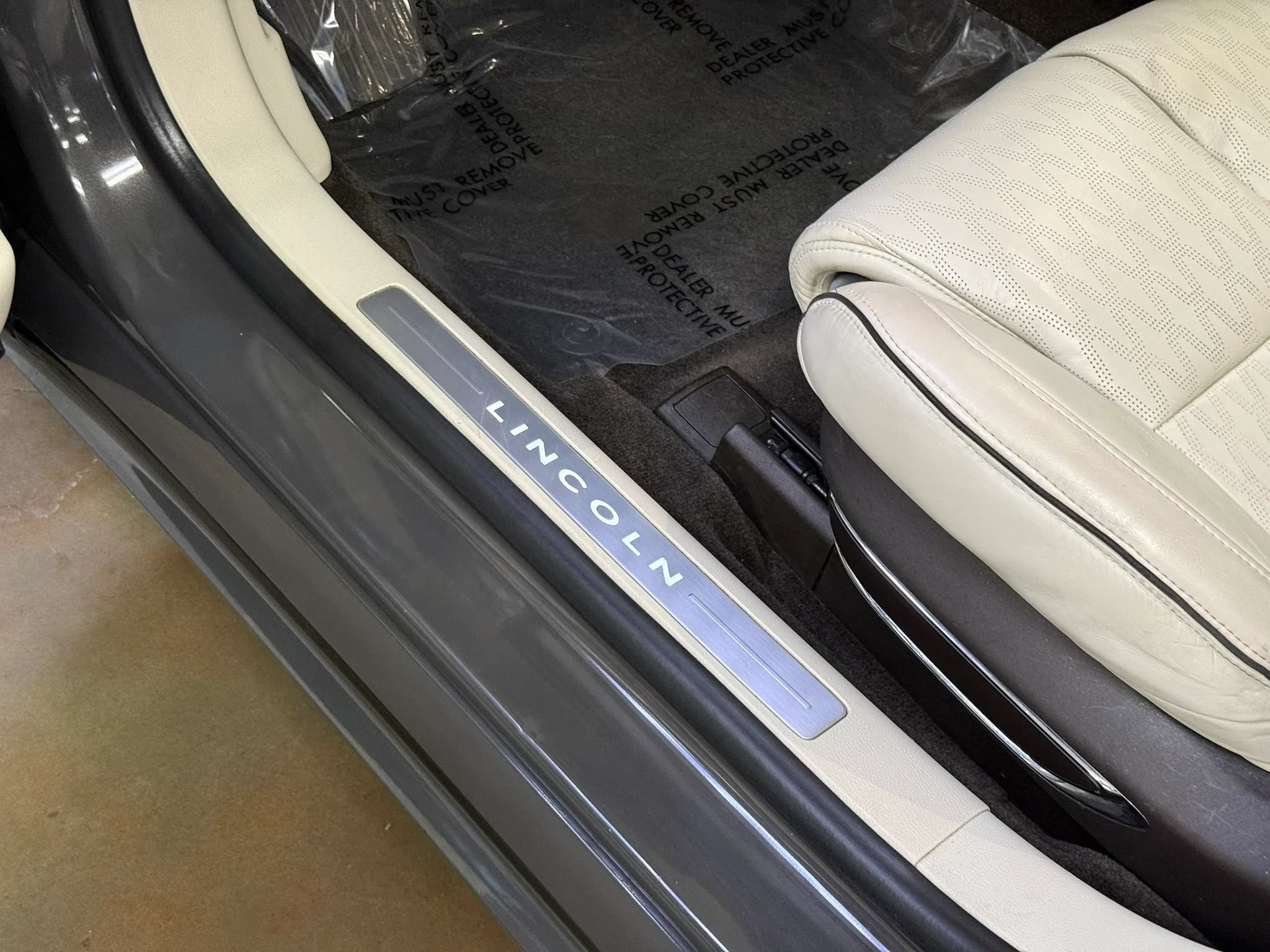 Used 2017 Lincoln Continental Black Label w/ Technology Package FWD image 14
