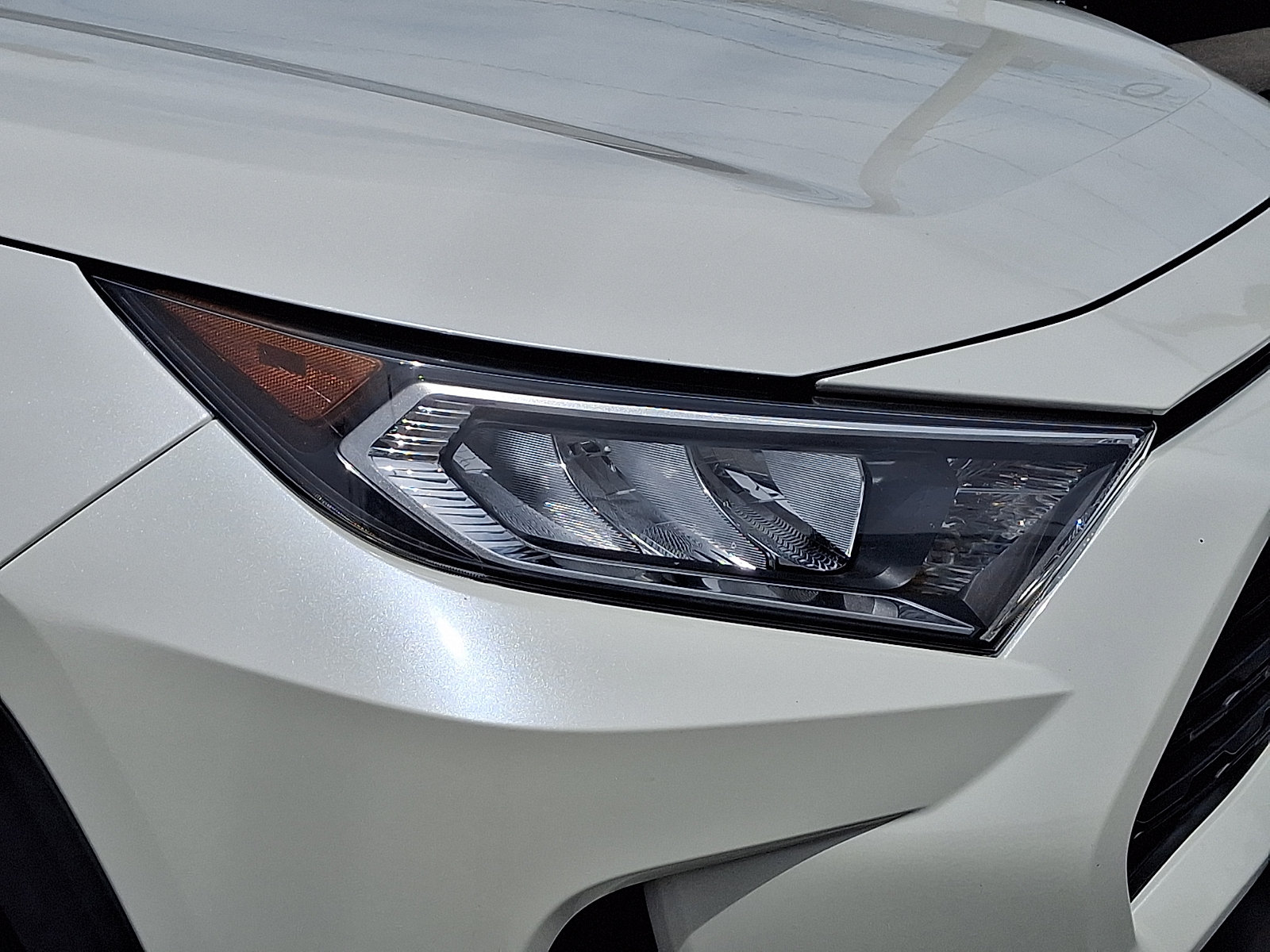 Used 2021 Toyota RAV4 XLE Premium AWD/4WD image 9
