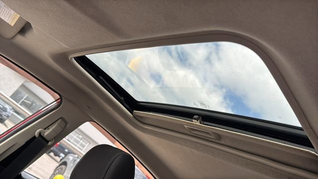 Used 2013 Ford Fiesta SE w/ Moon & Mood Pkg image 8