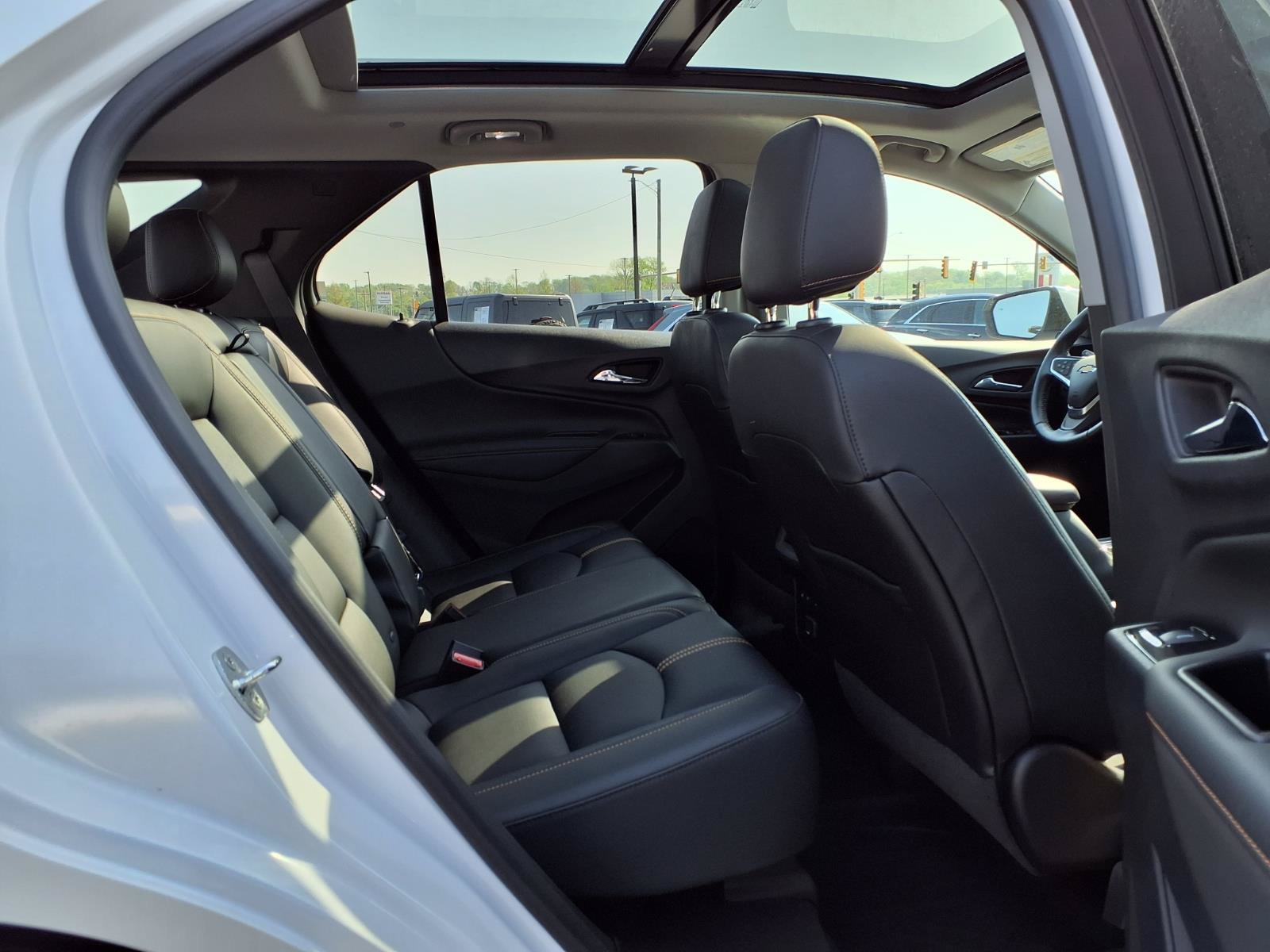Used 2022 Chevrolet Equinox Premier AWD/4WD image 29