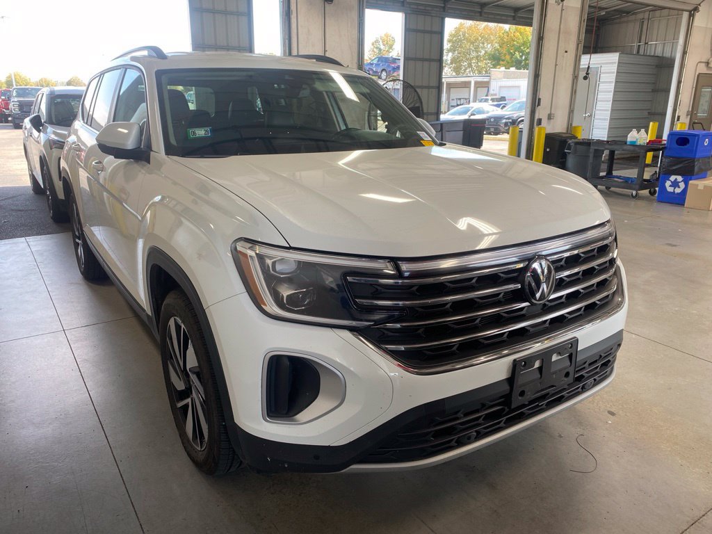 Used 2025 Volkswagen Atlas SE AWD/4WD image 1
