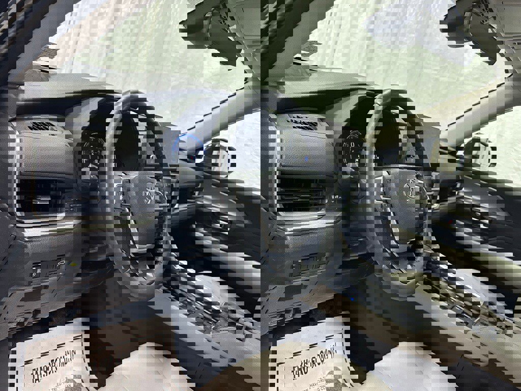 Used 2025 Toyota Grand Highlander AWD image 16