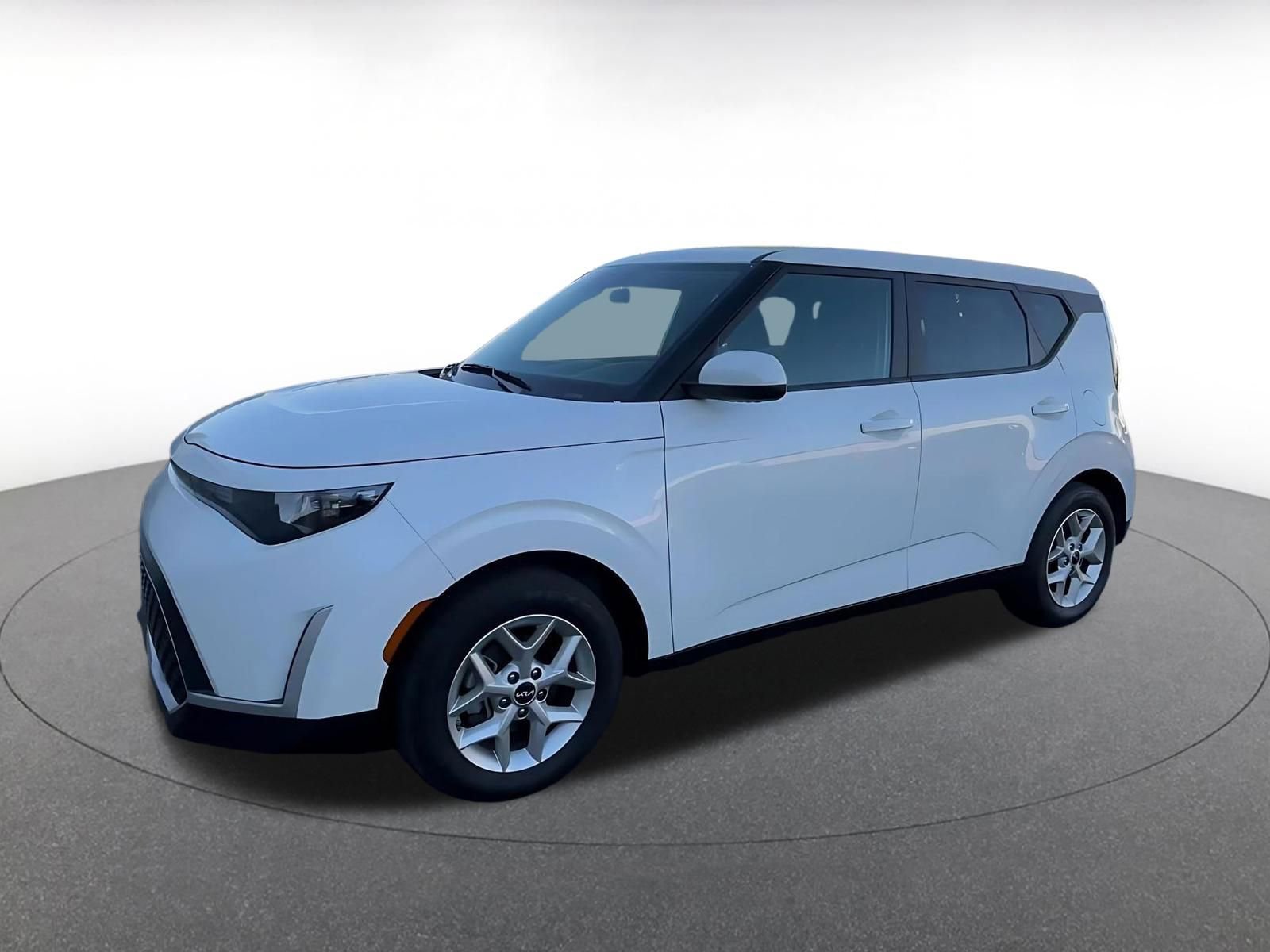 Used 2025 Kia Soul LX w/ LX Technology Package FWD image 8