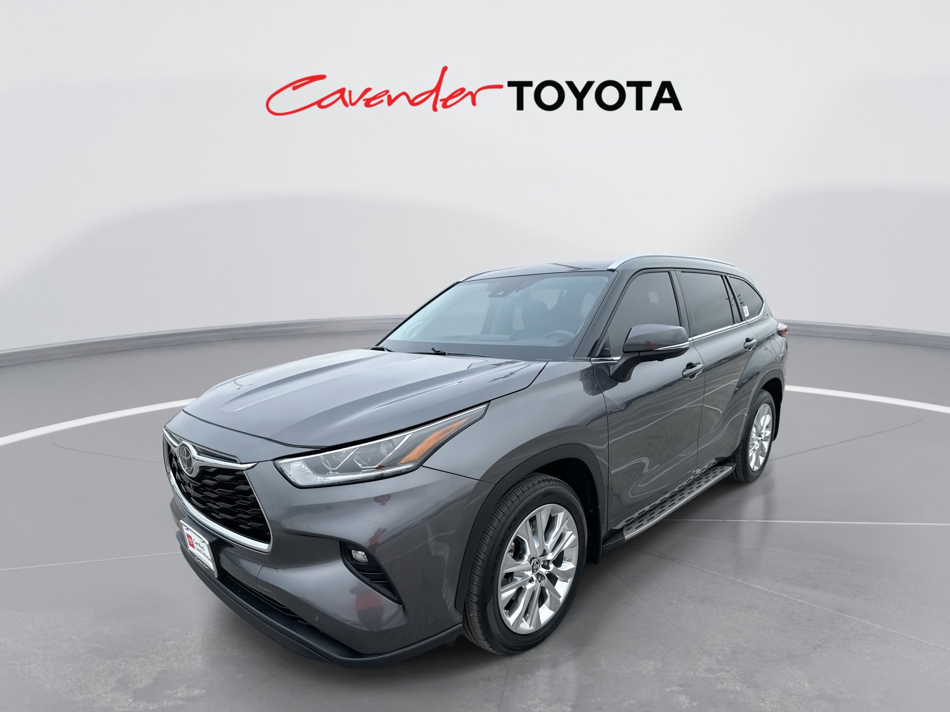 Used 2024 Toyota Highlander Limited image 1