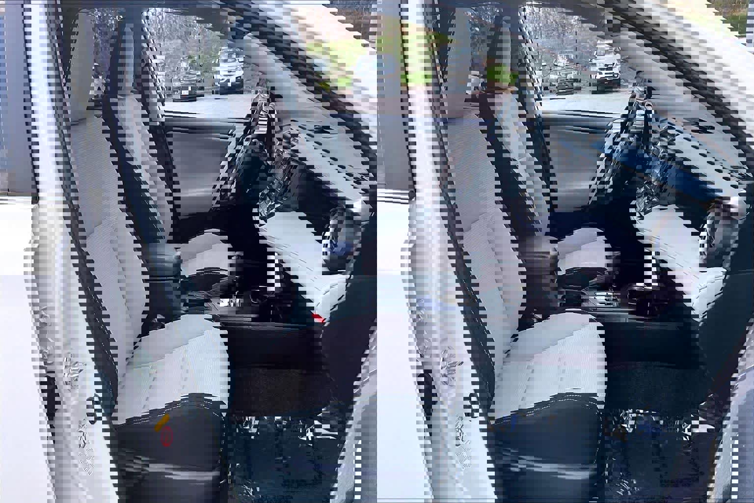 Used 2018 Toyota RAV4 XLE image 9