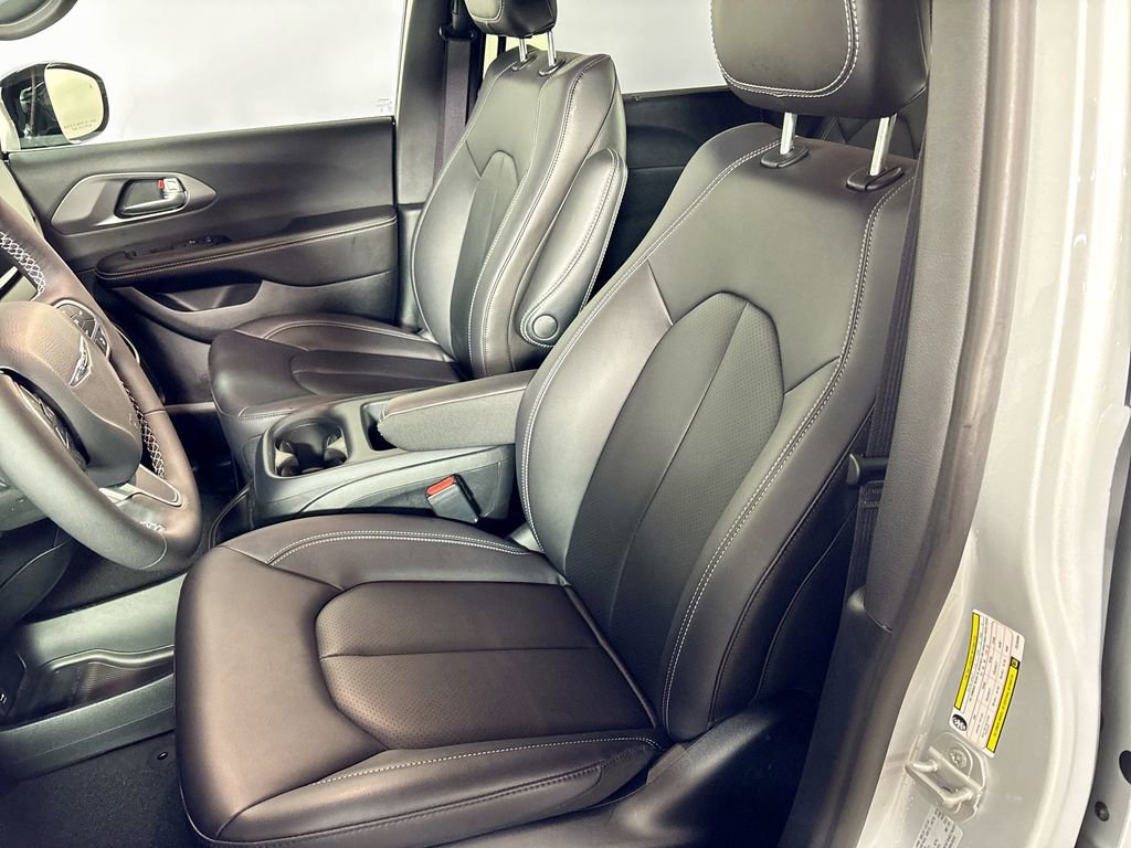 New 2026 Chrysler Voyager LX FWD image 11