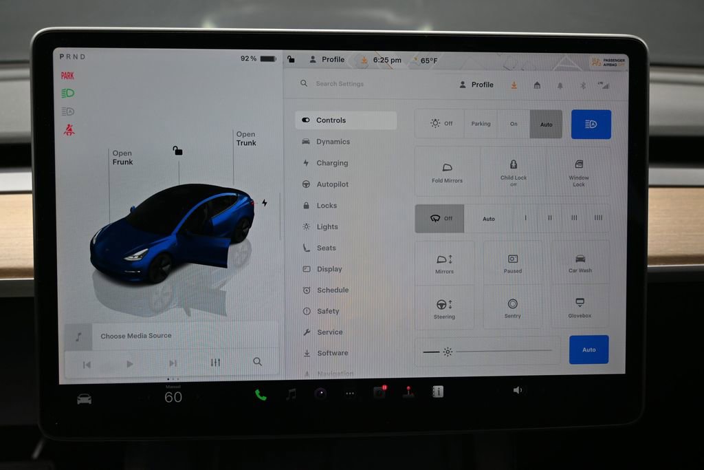 Used 2023 Tesla Model 3 Standard Range RWD image 23