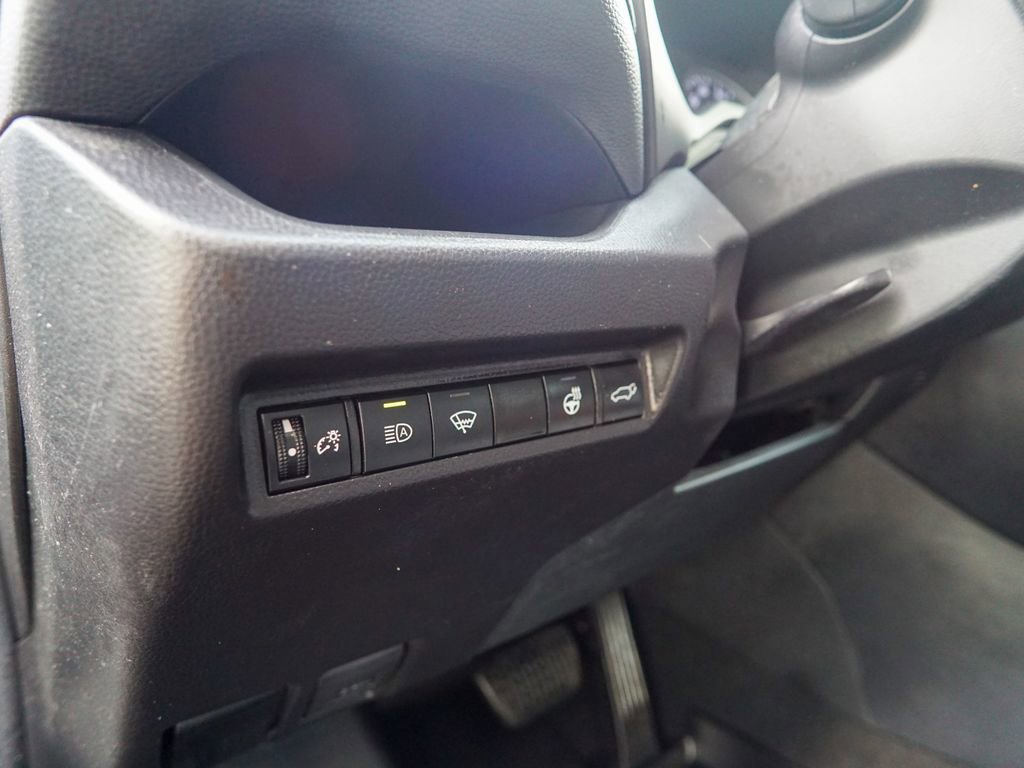 Used 2021 Toyota RAV4 XLE w/ Convenience Package image 18
