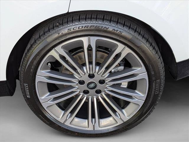 Certified 2025 Land Rover Range Rover SE image 25