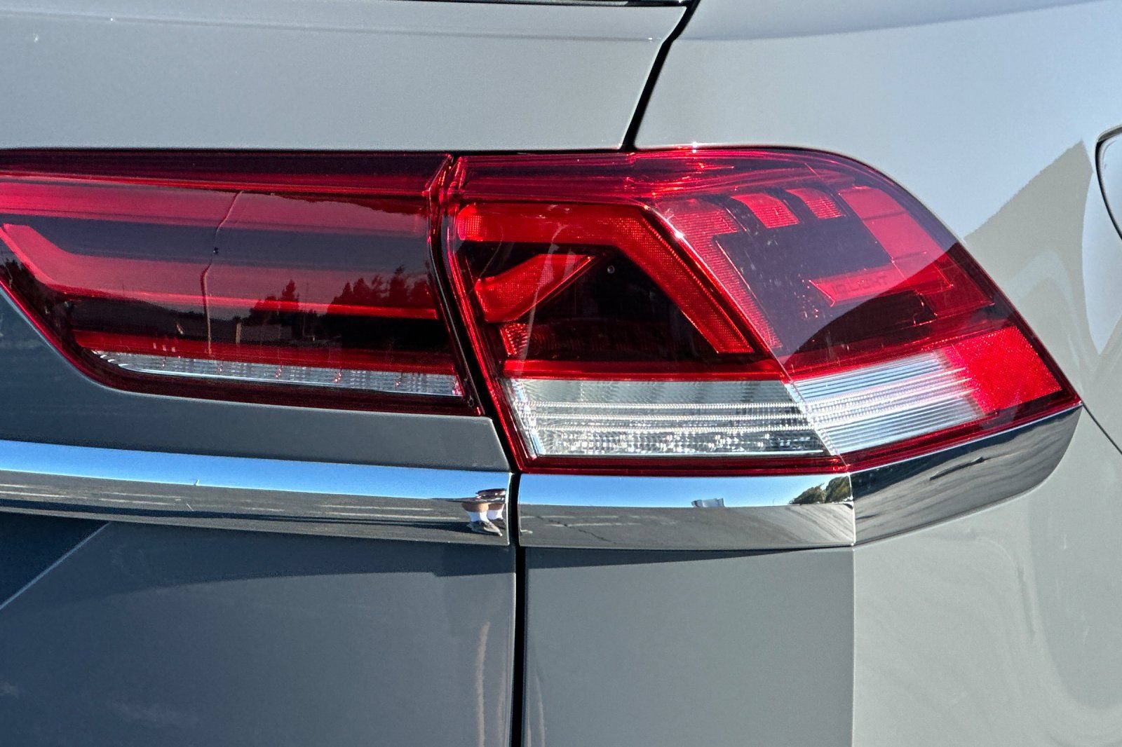 Used 2021 Volkswagen Atlas Cross Sport SEL Premium R-Line w/ Luggage Net & Mats Package AWD/4WD image 50