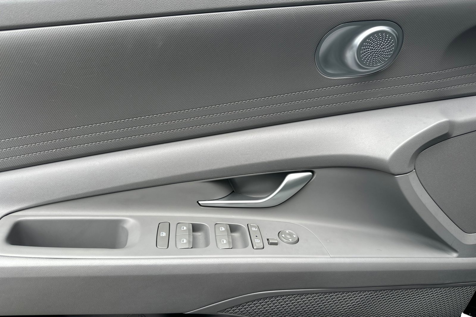 Used 2023 Hyundai Elantra SEL image 11