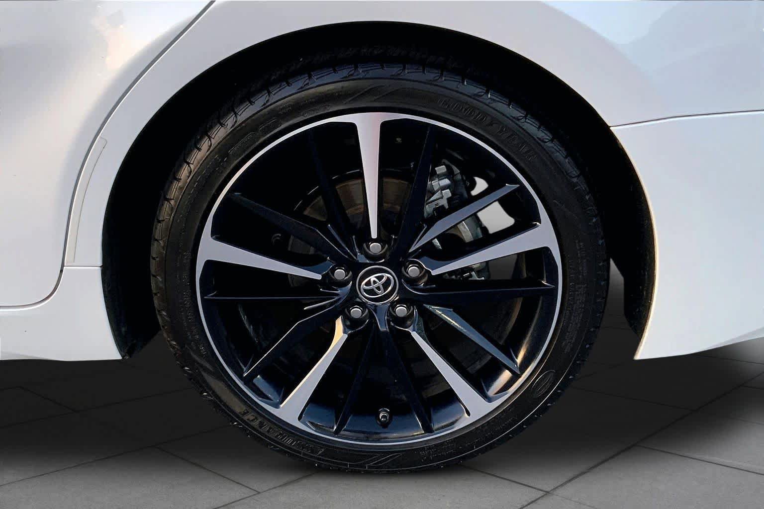 Used 2019 Toyota Camry XSE FWD image 11