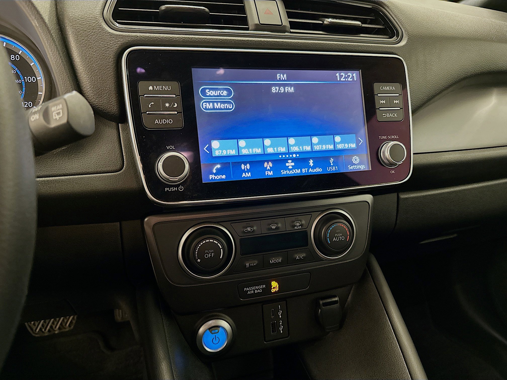 Used 2025 Nissan Leaf S image 25