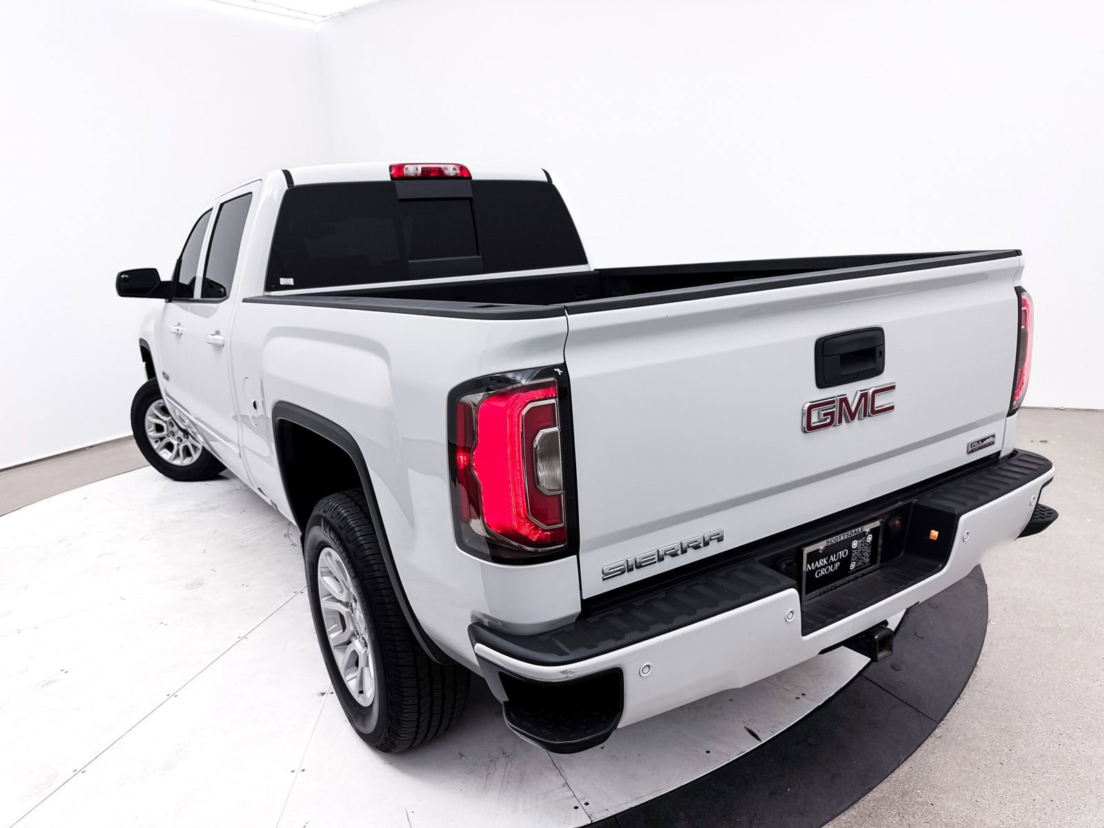 Used 2017 GMC Sierra 1500 SLT w/ All Terrain Package image 8