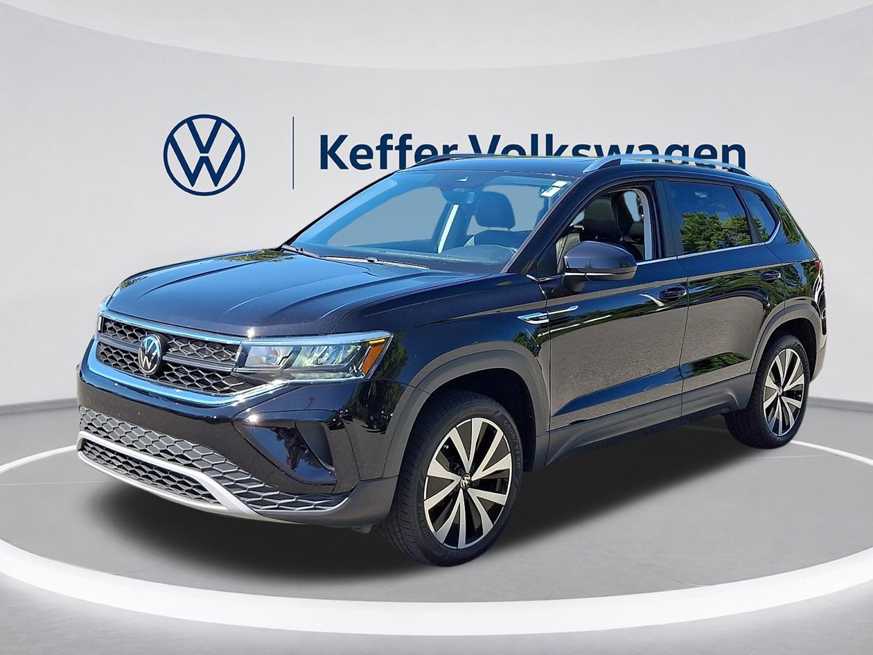 Certified 2023 Volkswagen Taos SE w/ Panoramic Sunroof Package FWD image 3